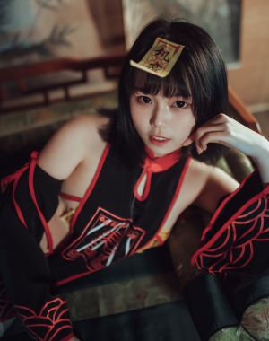 [Cosplay] 七月喵子 – 小僵尸