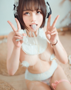 [网红COSER写真] 七月喵子 – 巨婴 套图