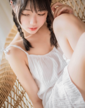 [网红COSER写真] 周叽是可爱兔兔 – 盛夏 套图