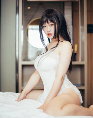 [网红COSER写真] 维他奶泽 – 睡衣湿身