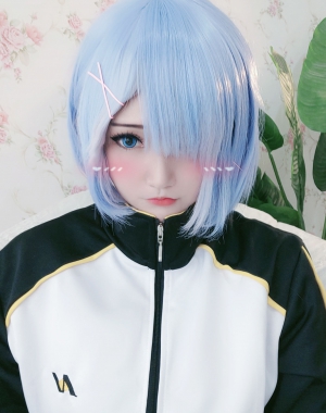 [网红COSER写真] 小姐姐Potato Godzilla – Rem In Subaru Jacket