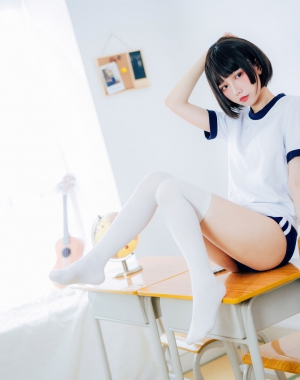 [网红COSER写真] 动漫博主果咩酱w – 体操服 套图