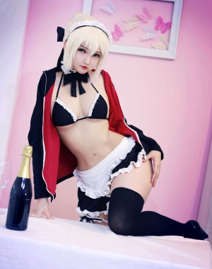 Coser小姐姐Potato Godzilla – Saber Alter Maid 套图