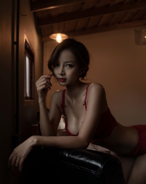 [网红COSER写真] Nicole小月 – 后窗 套图