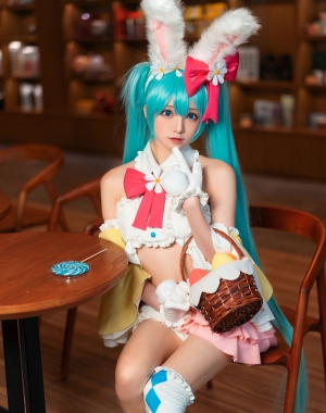 [网红COSER写真] 动漫博主Kitaro_绮太郎 – 初音兔女郎 套图