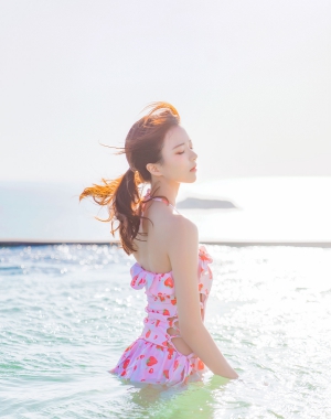 [COS福利] 桜桃喵 – 甜甜之草莓泳衣 写真套图