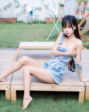 [COS福利] 萌芽儿o0 – 西瓜与夏天 写真套图